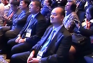 胡智荣在APEC峰会习主席演讲时的现场